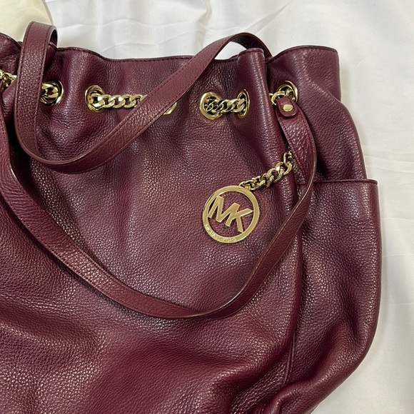 EUC - Michael Kors Pebbled Leather Shoulder Bag, Large Merlot with Gold Accents - Picture 2 of 9